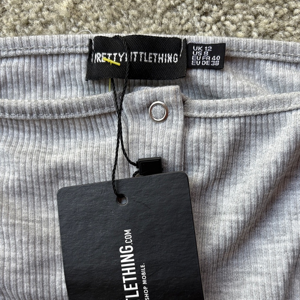 🪷Pretty Little Thing Gray Ribbed Long Sleeve Bodysuit NWT - Picture 3 of 6